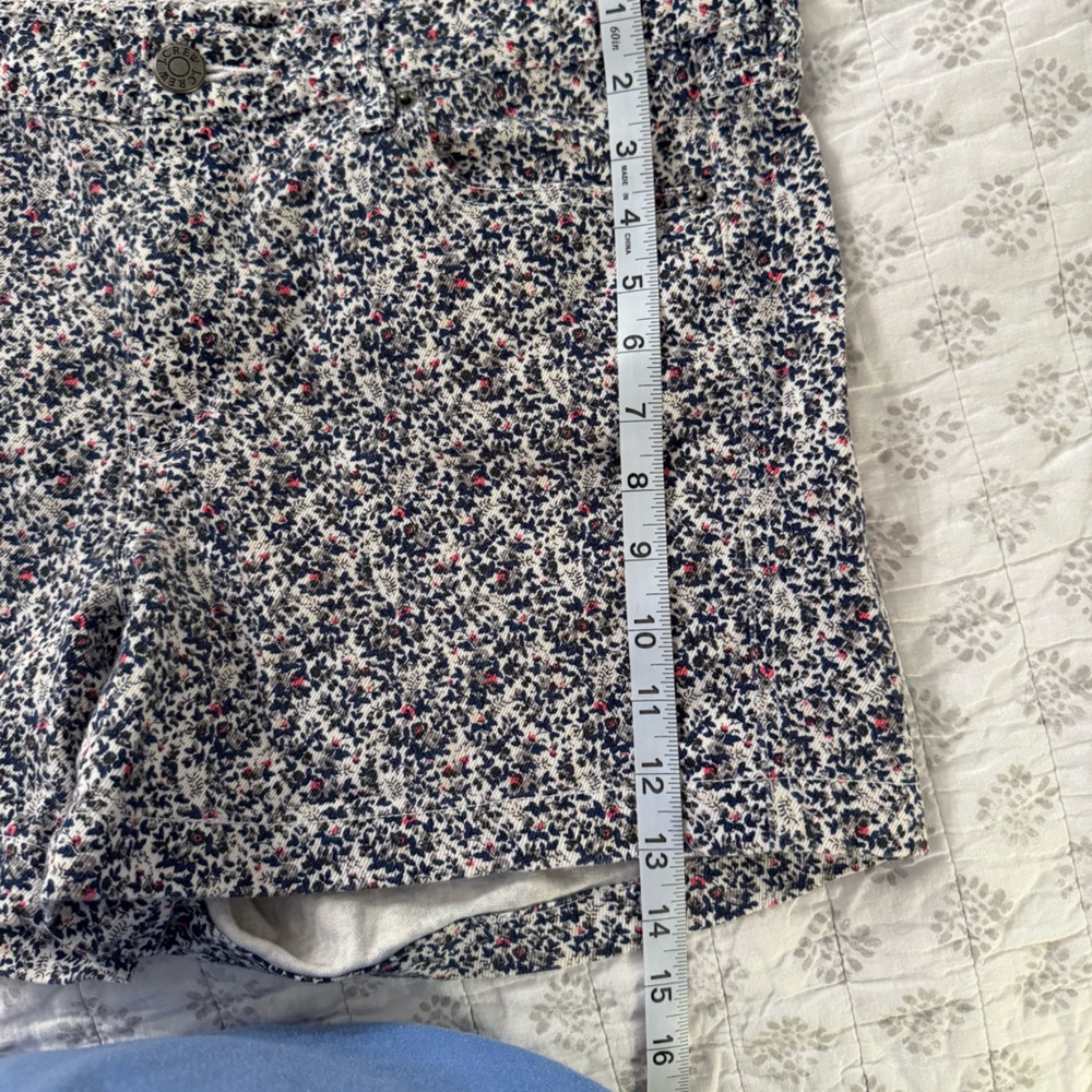 Women’s J Crew floral denim shorts - Picture 5 of 6